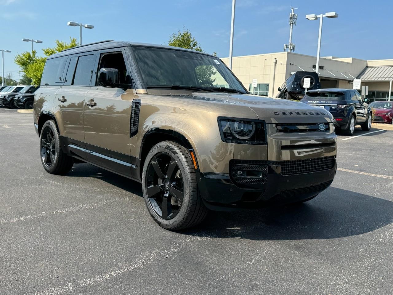 Land Rover Defender Vehicle Full-screen Gallery Image 6