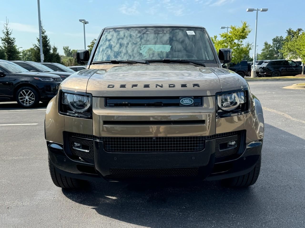 Land Rover Defender Vehicle Full-screen Gallery Image 7