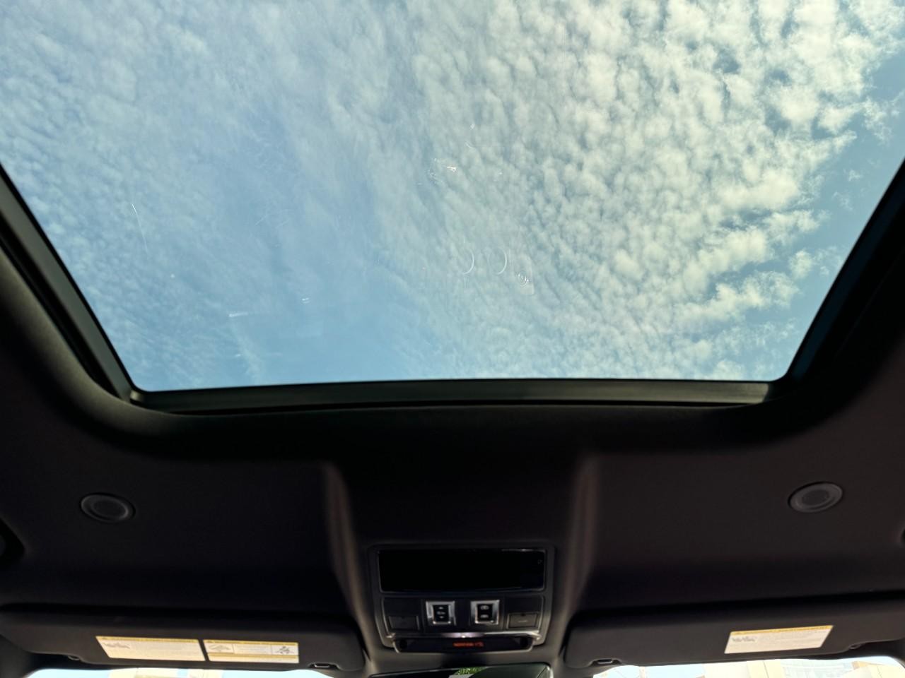 Land Rover Defender Vehicle Full-screen Gallery Image 14