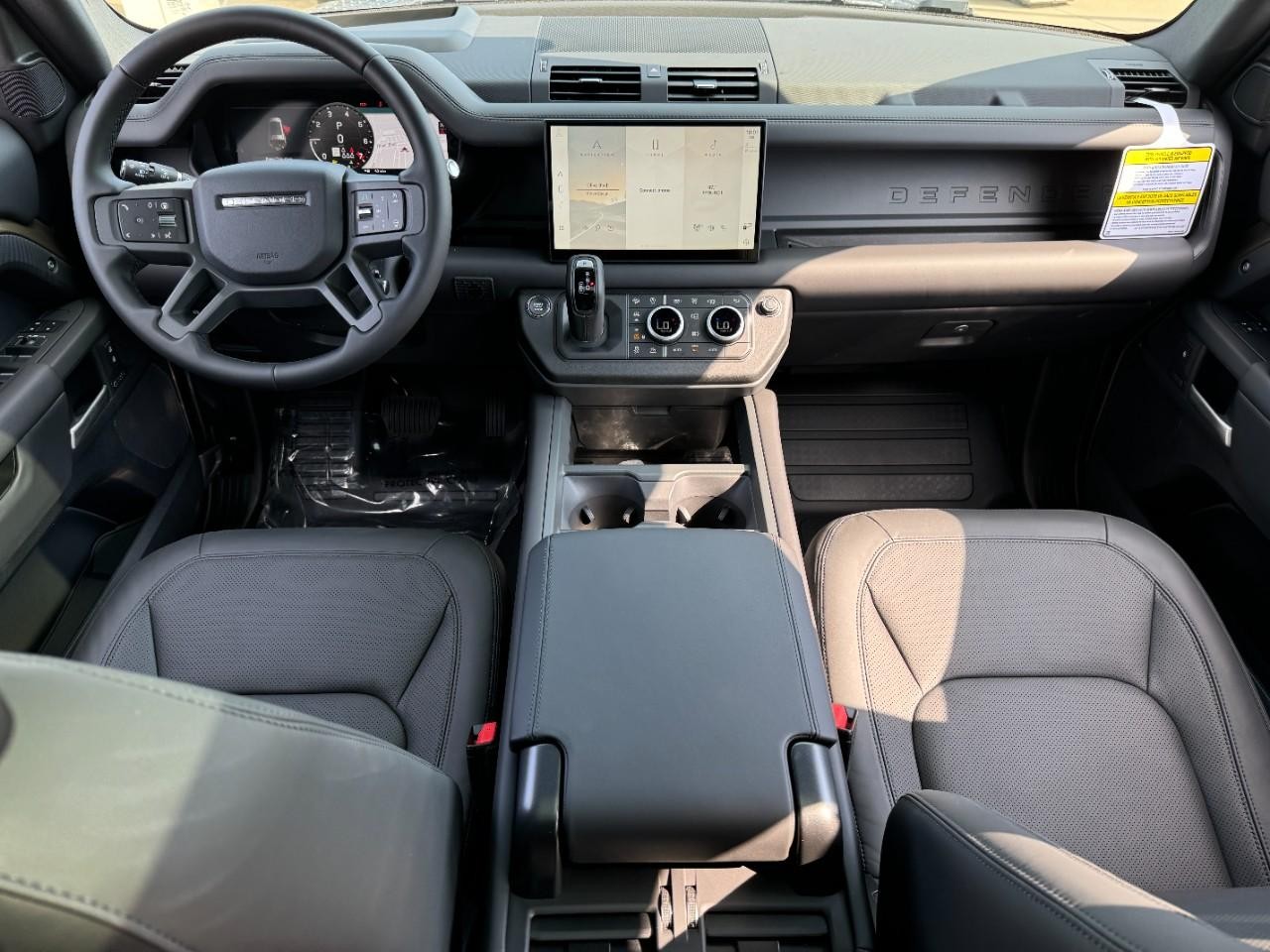 Land Rover Defender Vehicle Full-screen Gallery Image 15