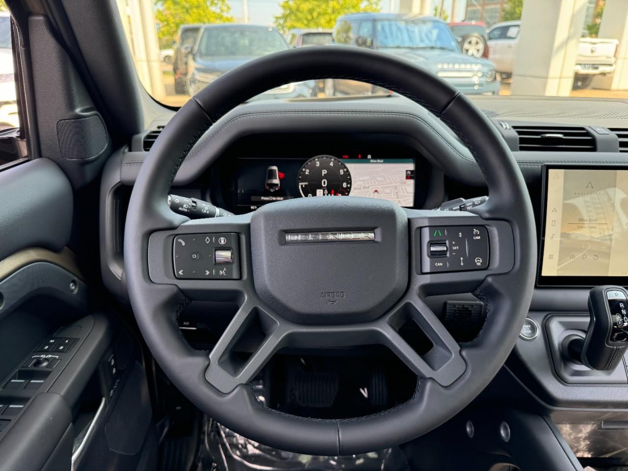 Land Rover Defender Vehicle Full-screen Gallery Image 16