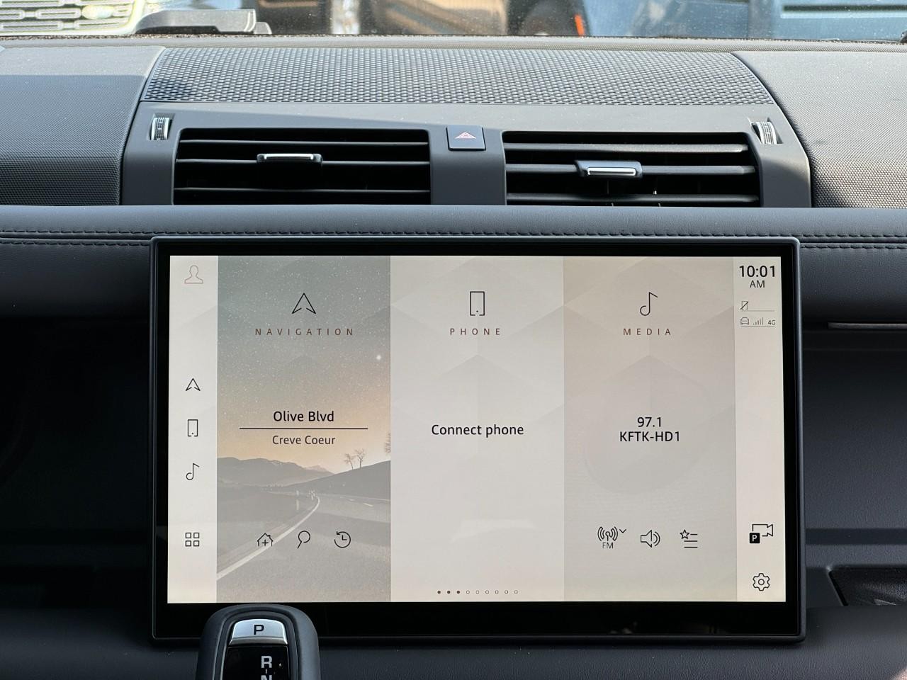 Land Rover Defender Vehicle Full-screen Gallery Image 17