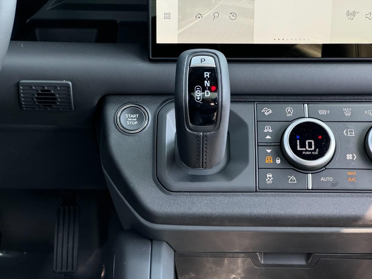 Land Rover Defender Vehicle Full-screen Gallery Image 19