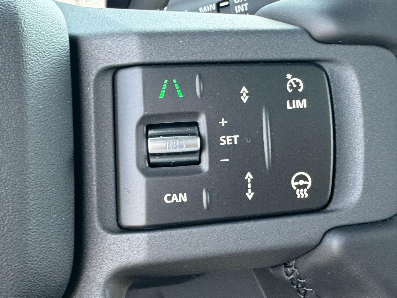 Land Rover Defender Vehicle Full-screen Gallery Image 34