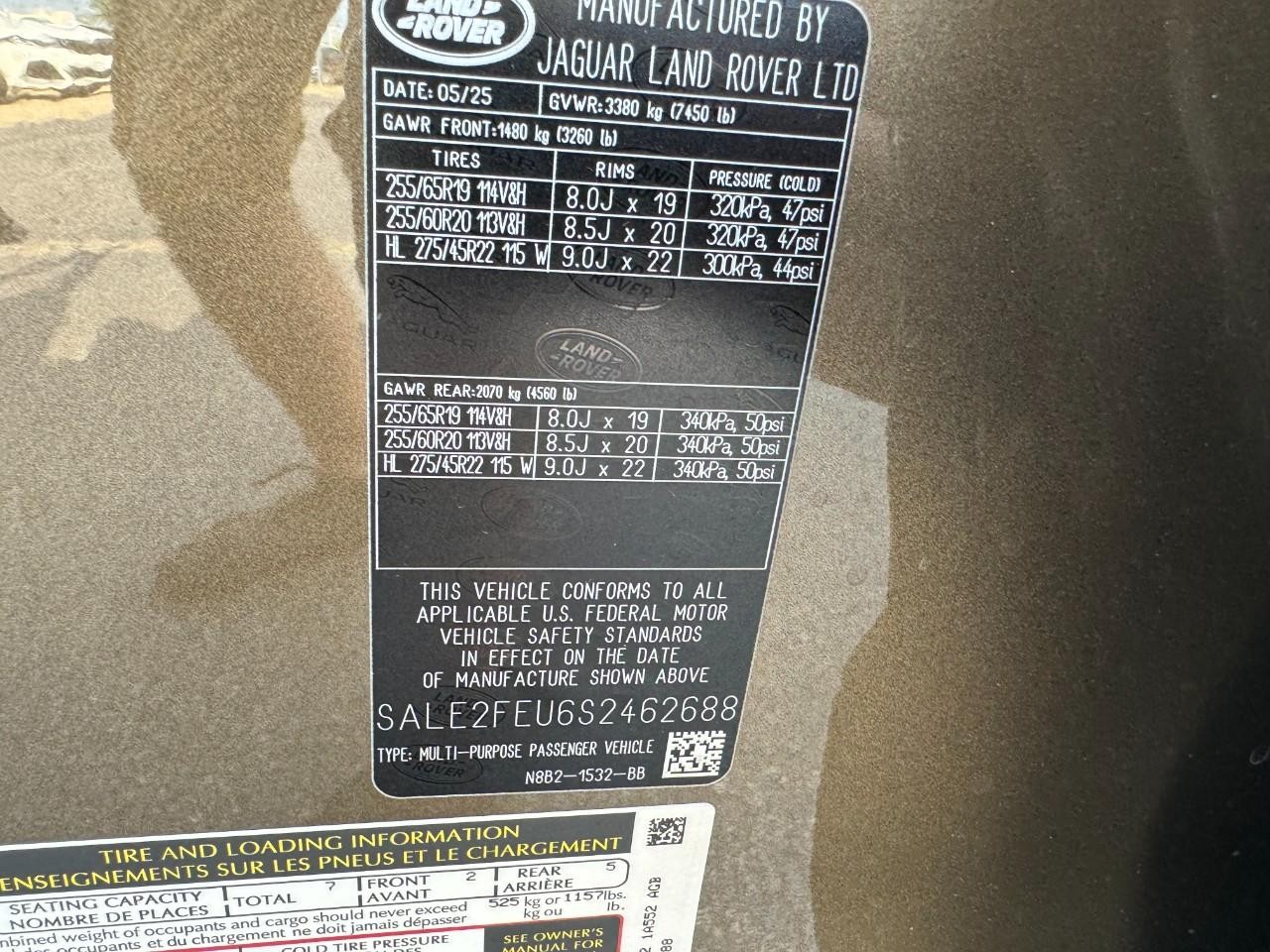 Land Rover Defender Vehicle Full-screen Gallery Image 37