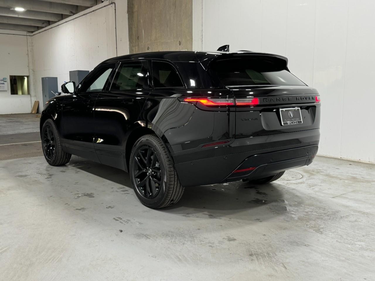 Land Rover Range Rover Velar Vehicle Full-screen Gallery Image 3