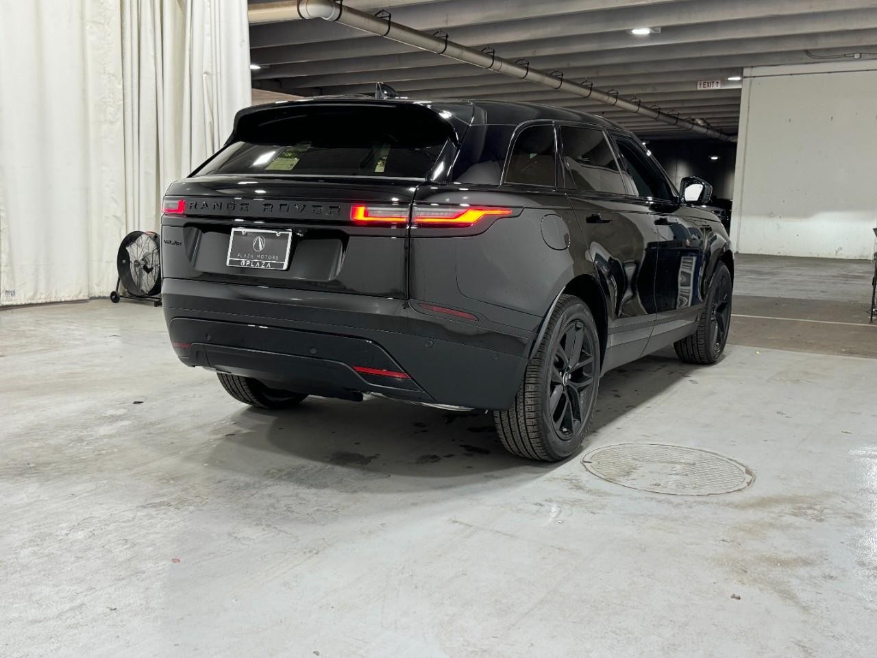 Land Rover Range Rover Velar Vehicle Full-screen Gallery Image 4