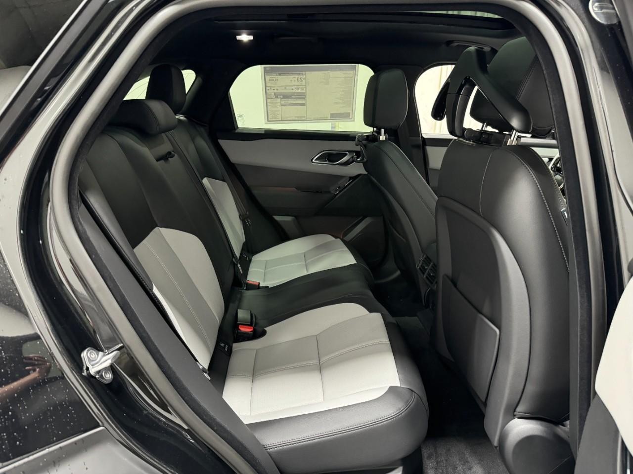 Land Rover Range Rover Velar Vehicle Full-screen Gallery Image 10