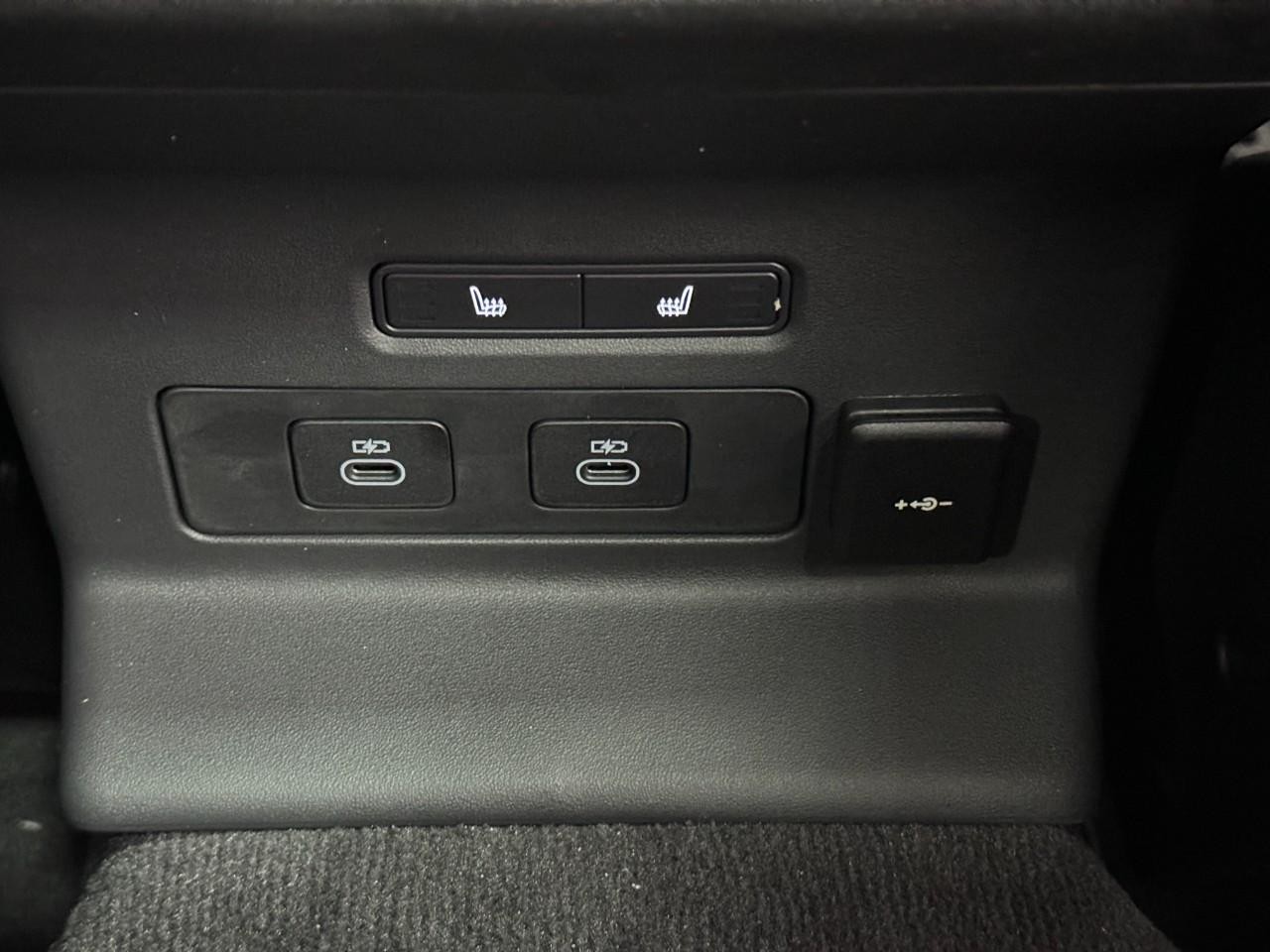 Land Rover Range Rover Velar Vehicle Full-screen Gallery Image 11