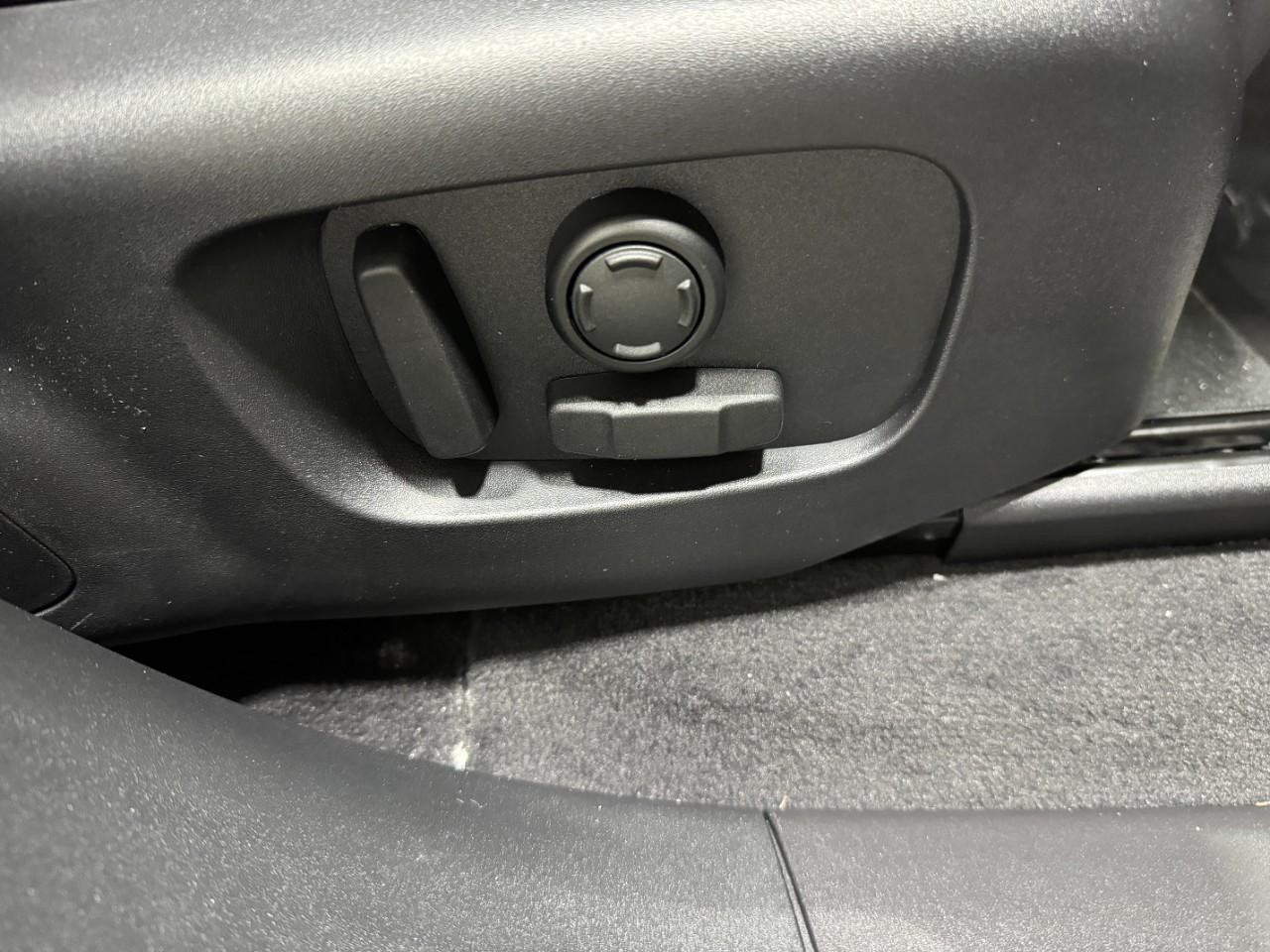 Land Rover Range Rover Velar Vehicle Full-screen Gallery Image 20