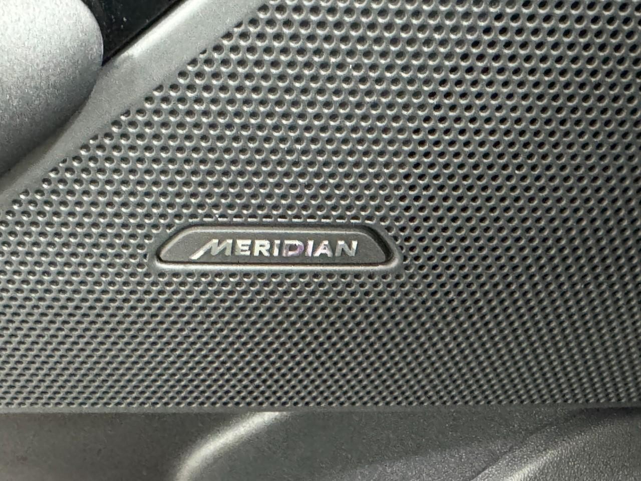 Land Rover Range Rover Velar Vehicle Full-screen Gallery Image 23