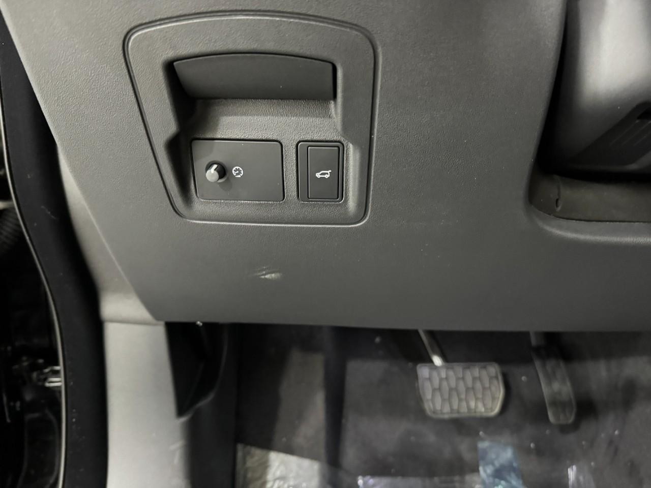 Land Rover Range Rover Velar Vehicle Full-screen Gallery Image 29