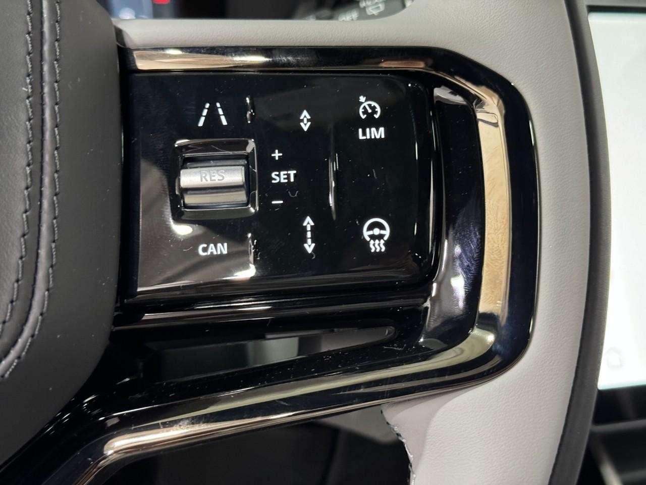 Land Rover Range Rover Velar Vehicle Full-screen Gallery Image 31