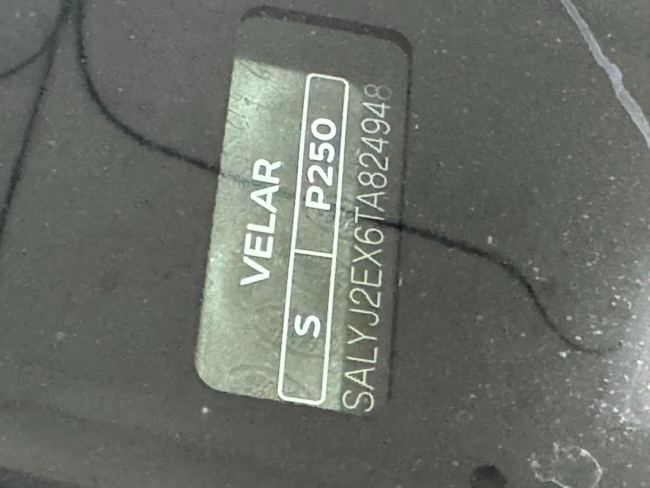 Land Rover Range Rover Velar Vehicle Full-screen Gallery Image 34