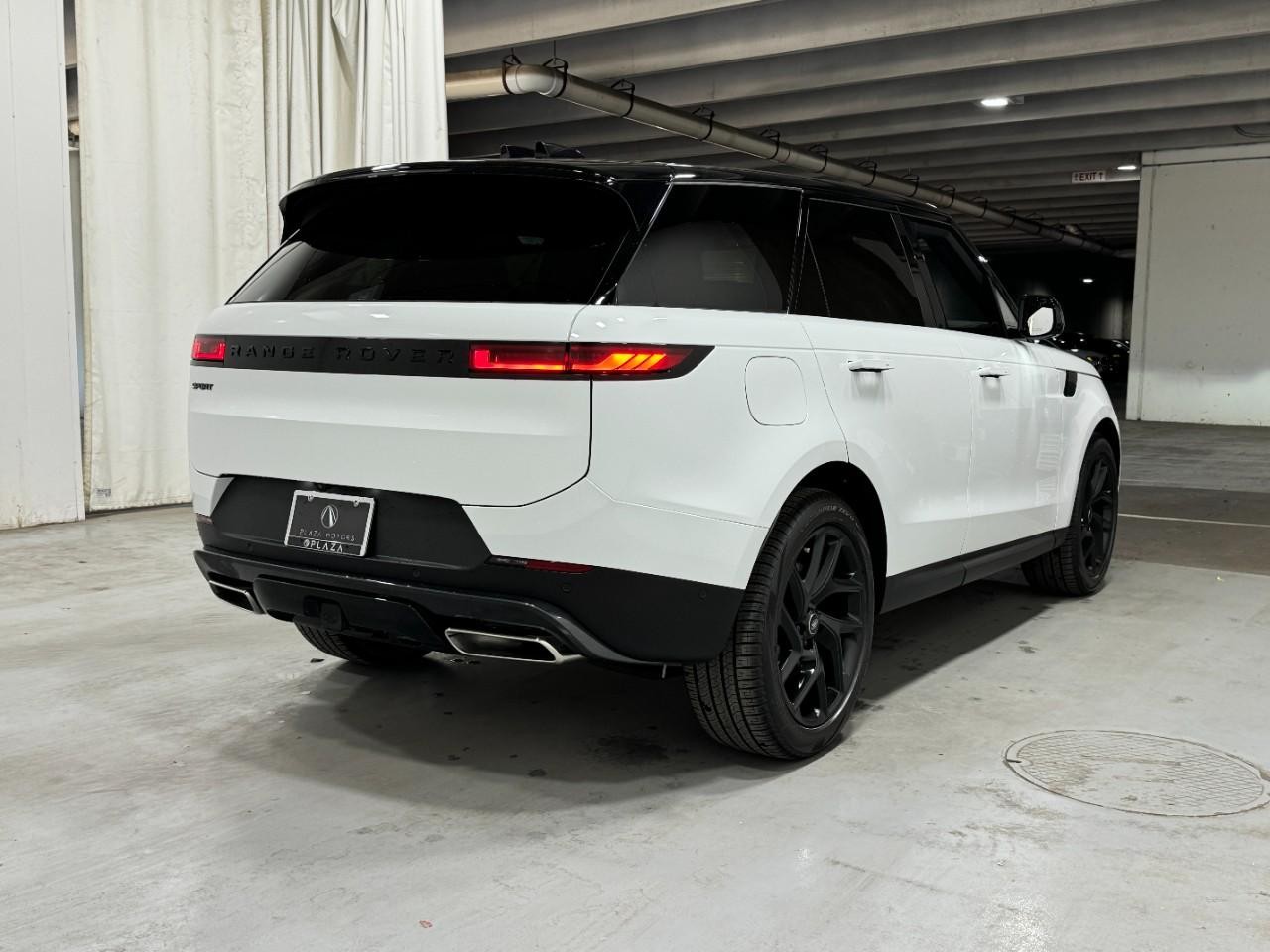 Land Rover Range Rover Sport Vehicle Full-screen Gallery Image 4