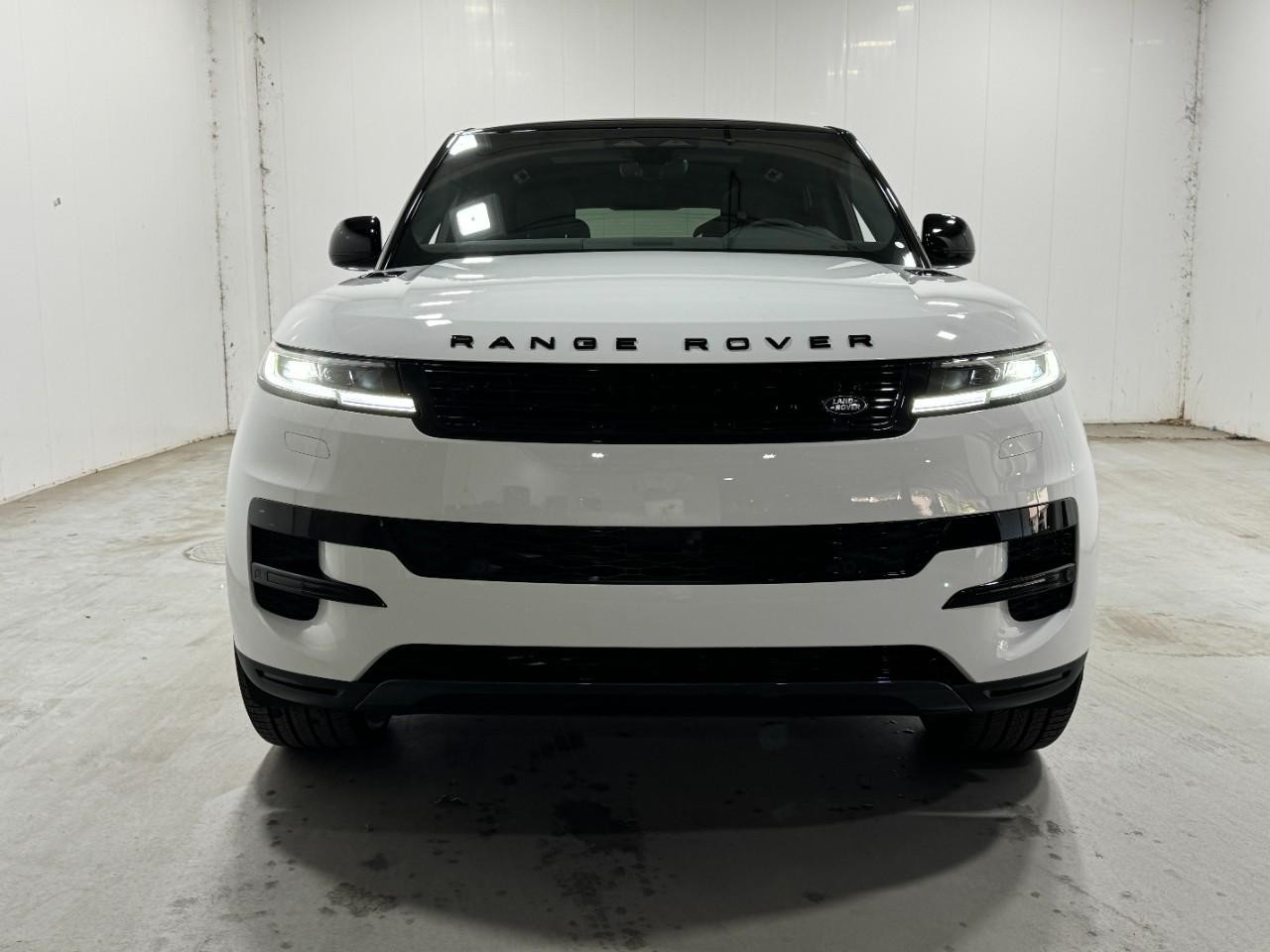 Land Rover Range Rover Sport Vehicle Full-screen Gallery Image 7