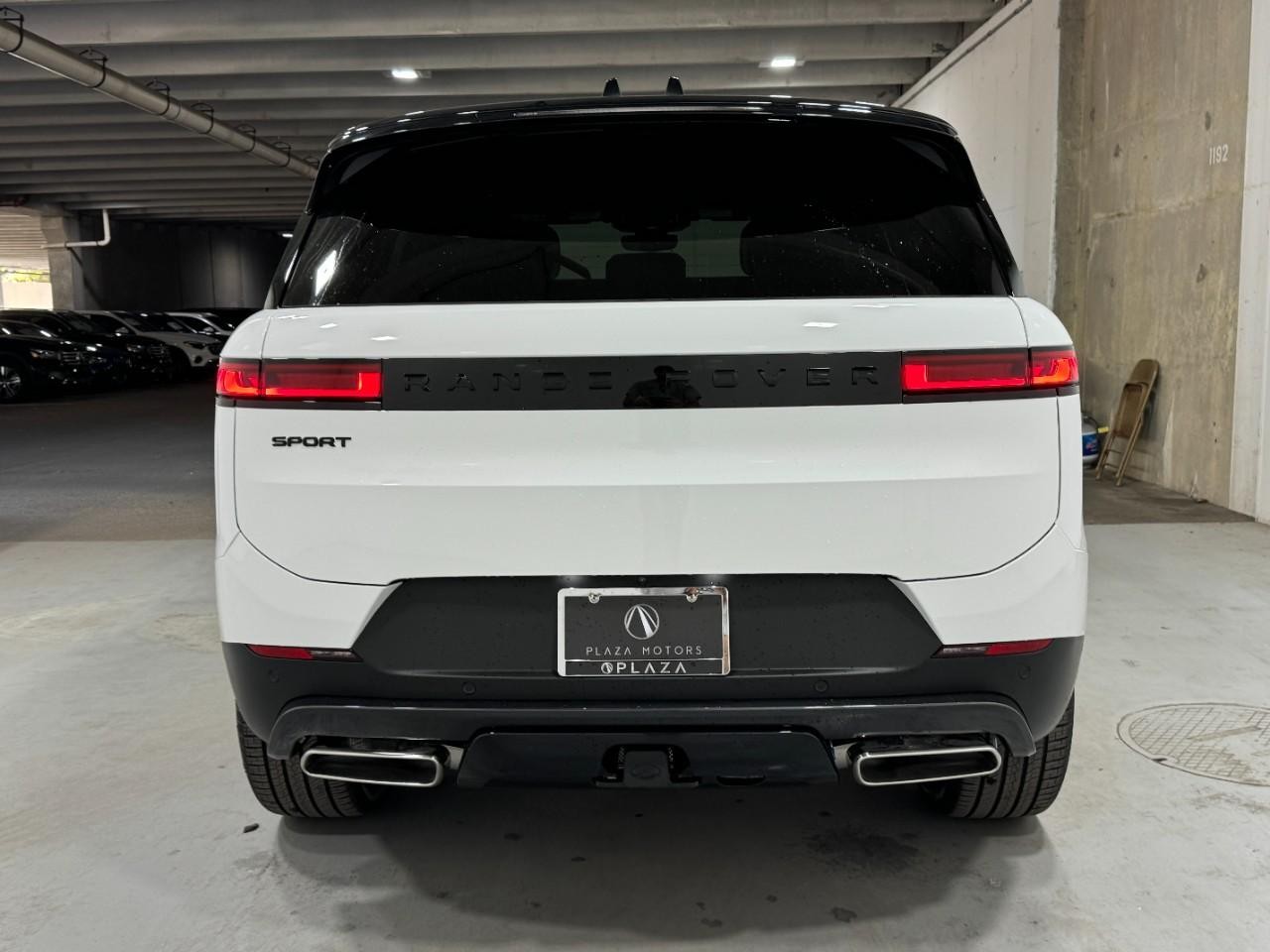 Land Rover Range Rover Sport Vehicle Full-screen Gallery Image 9