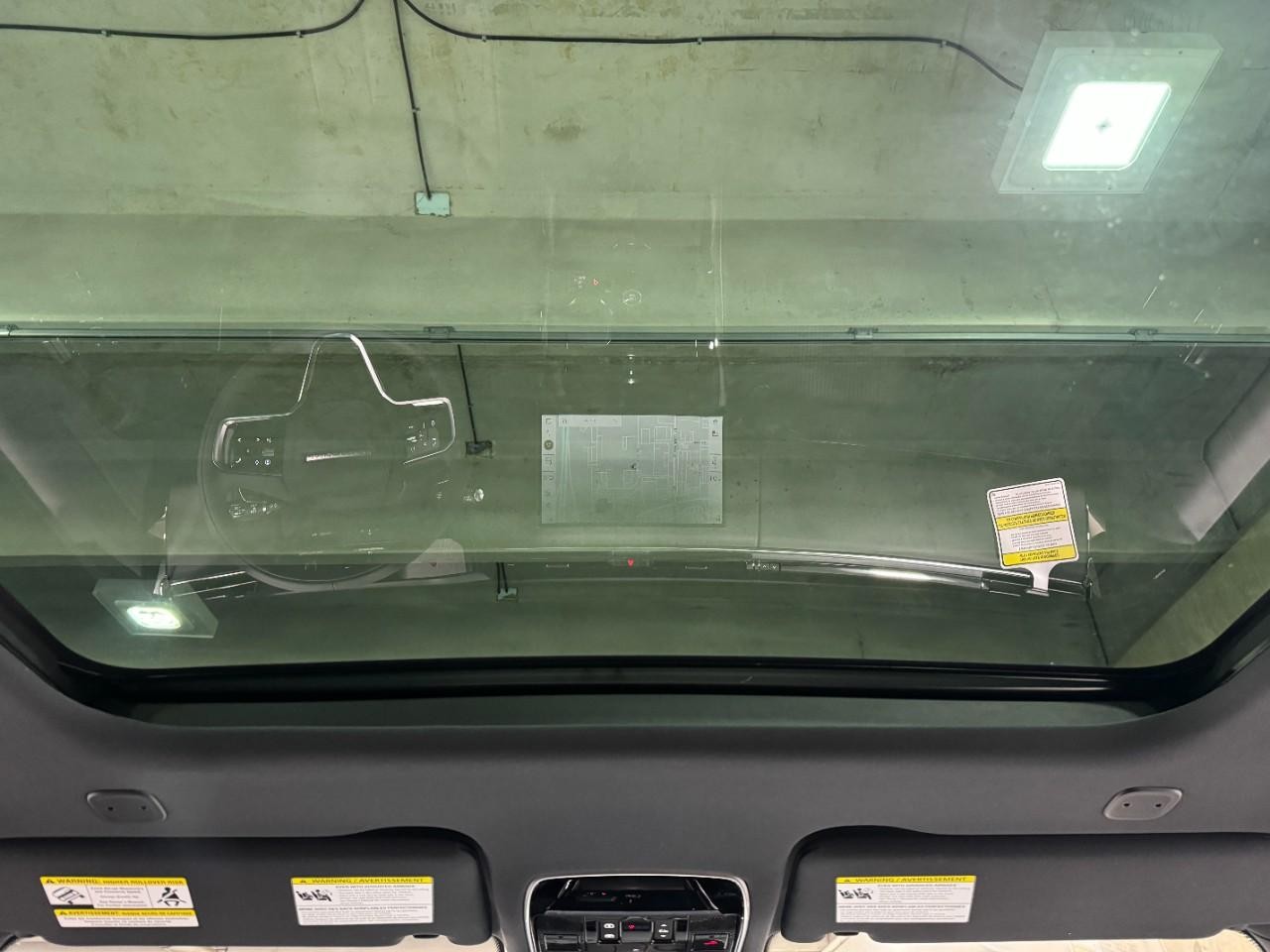 Land Rover Range Rover Sport Vehicle Full-screen Gallery Image 12