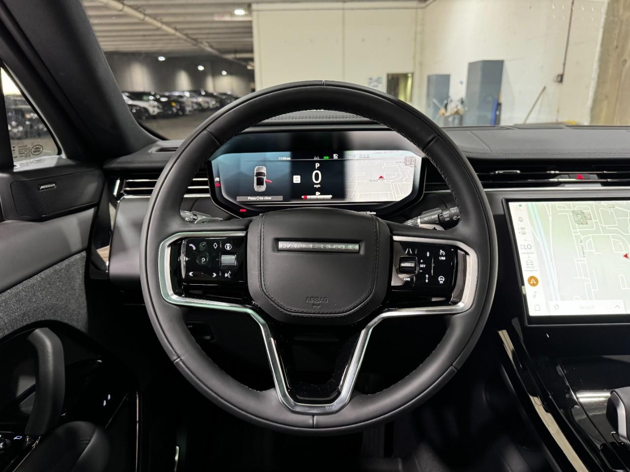 Land Rover Range Rover Sport Vehicle Full-screen Gallery Image 14