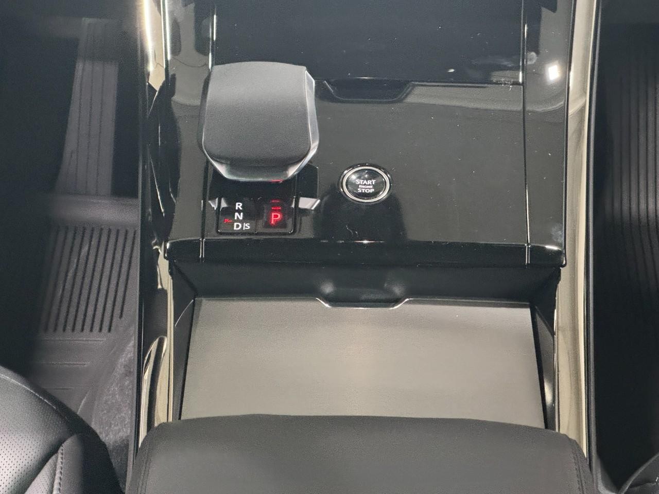 Land Rover Range Rover Sport Vehicle Full-screen Gallery Image 16