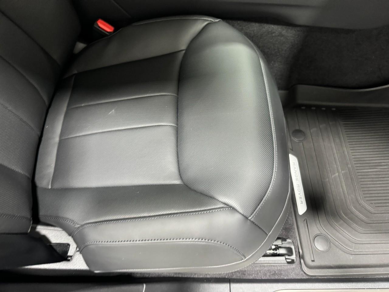 Land Rover Range Rover Sport Vehicle Full-screen Gallery Image 19