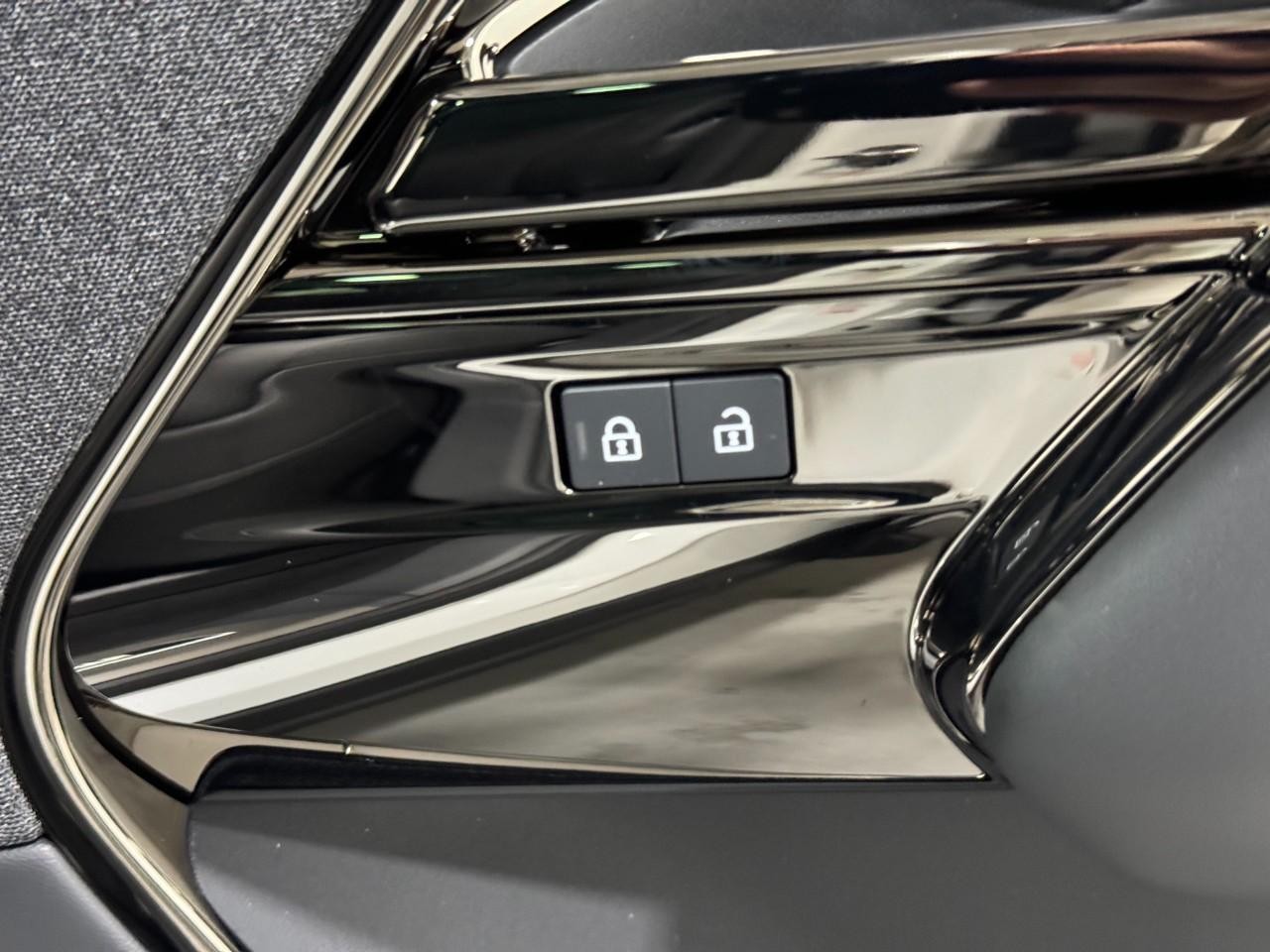 Land Rover Range Rover Sport Vehicle Full-screen Gallery Image 20