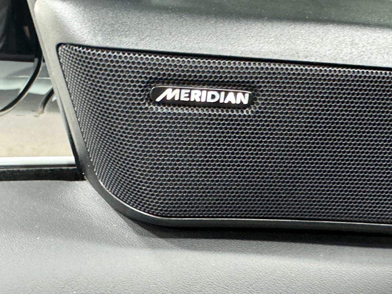 Land Rover Range Rover Sport Vehicle Full-screen Gallery Image 23