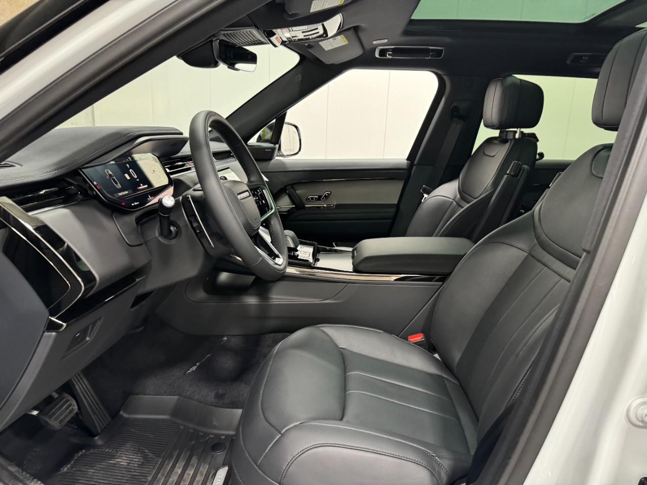 Land Rover Range Rover Sport Vehicle Full-screen Gallery Image 27