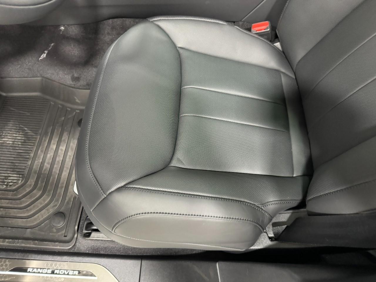 Land Rover Range Rover Sport Vehicle Full-screen Gallery Image 28