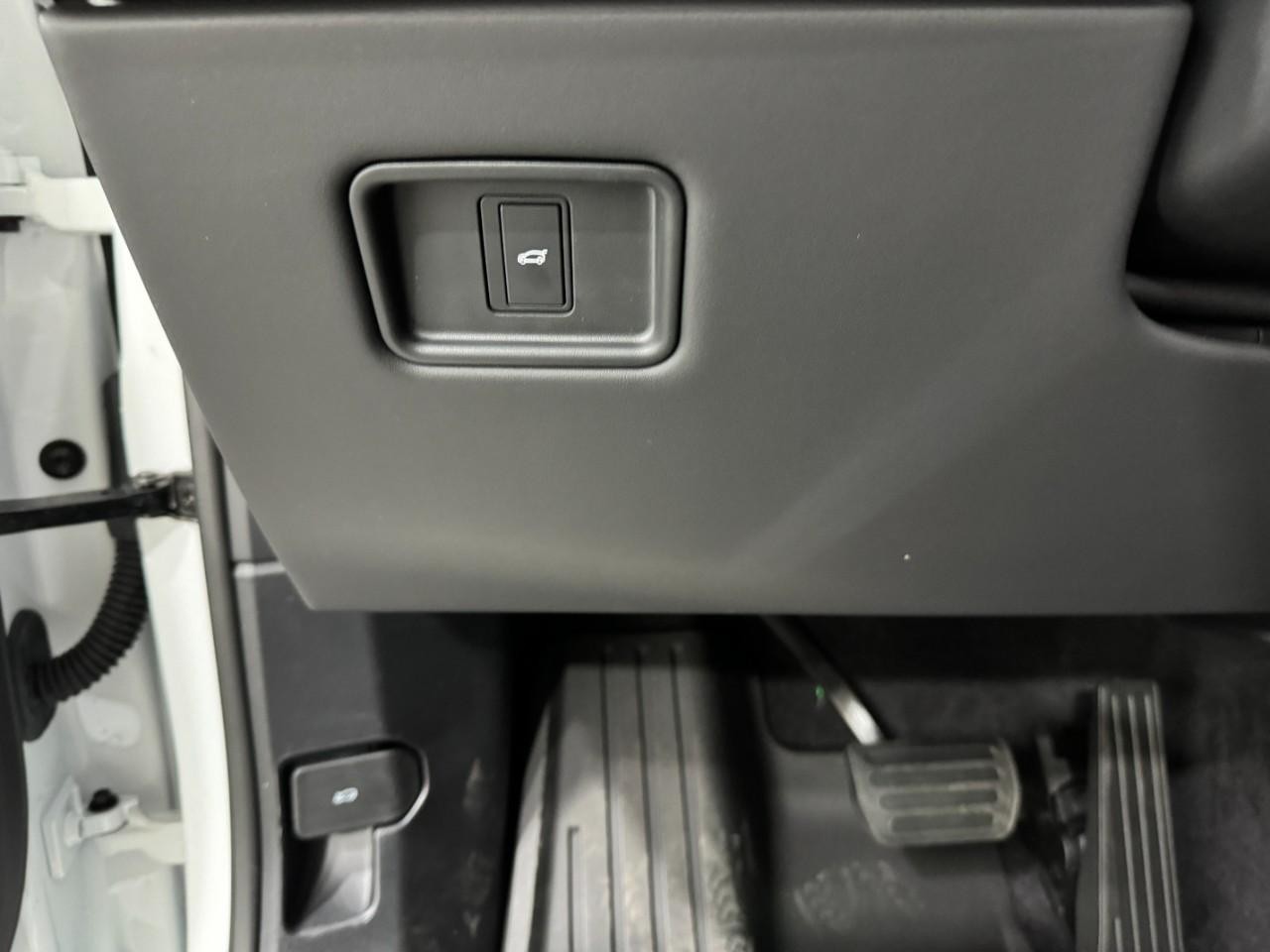 Land Rover Range Rover Sport Vehicle Full-screen Gallery Image 29