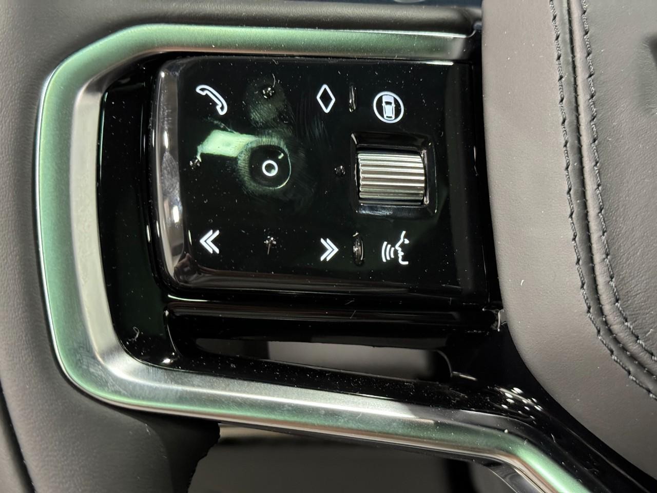 Land Rover Range Rover Sport Vehicle Full-screen Gallery Image 30