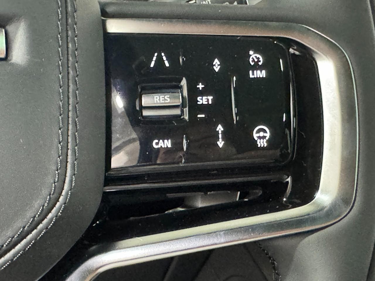 Land Rover Range Rover Sport Vehicle Full-screen Gallery Image 31