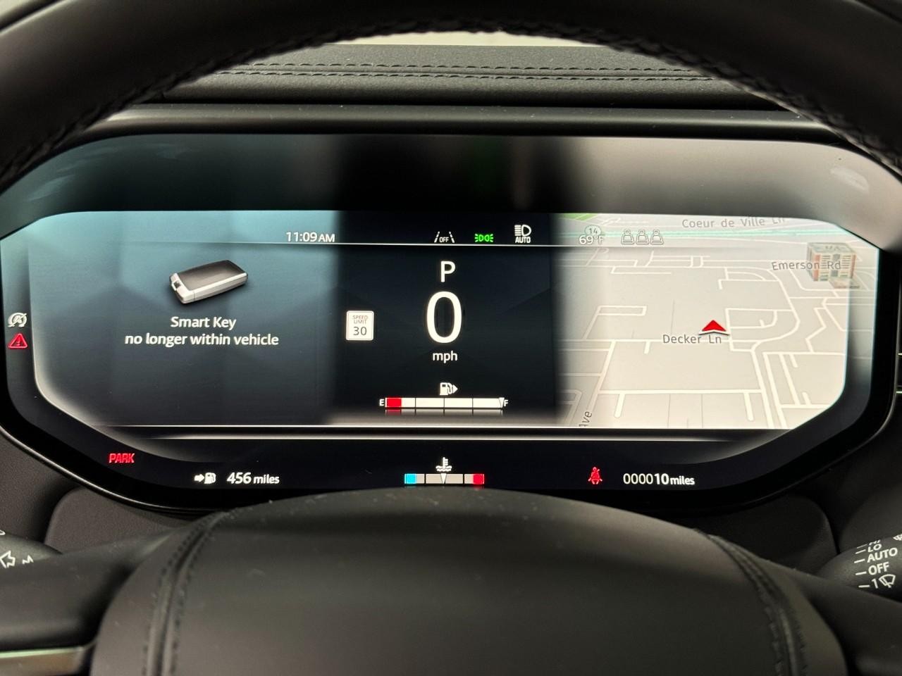 Land Rover Range Rover Sport Vehicle Full-screen Gallery Image 32