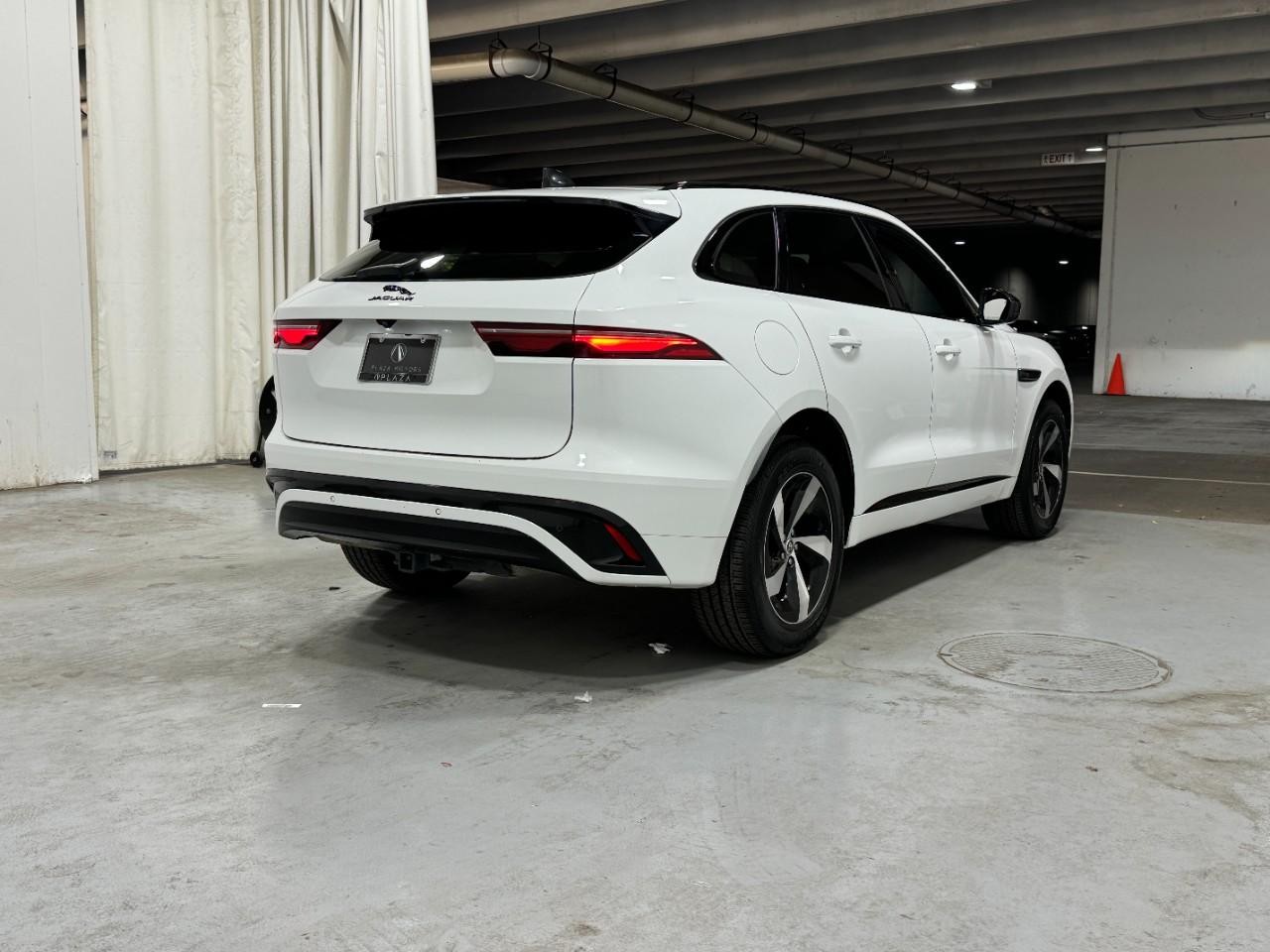 Jaguar F-Pace Vehicle Full-screen Gallery Image 4