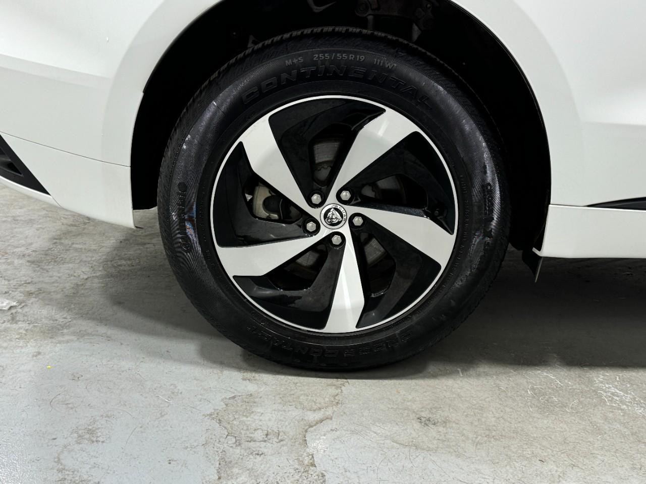 Jaguar F-Pace Vehicle Full-screen Gallery Image 5