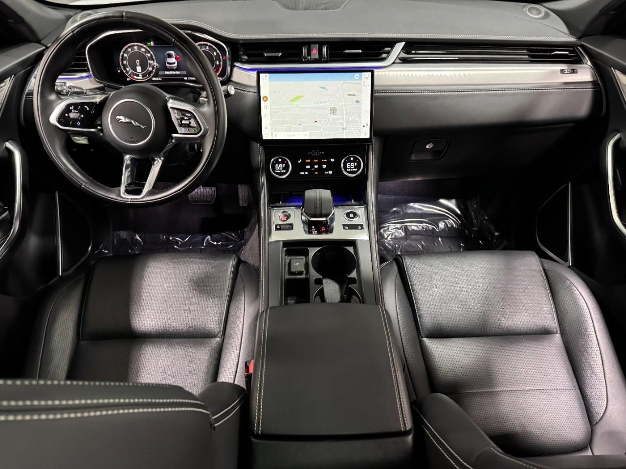 Jaguar F-Pace Vehicle Full-screen Gallery Image 12