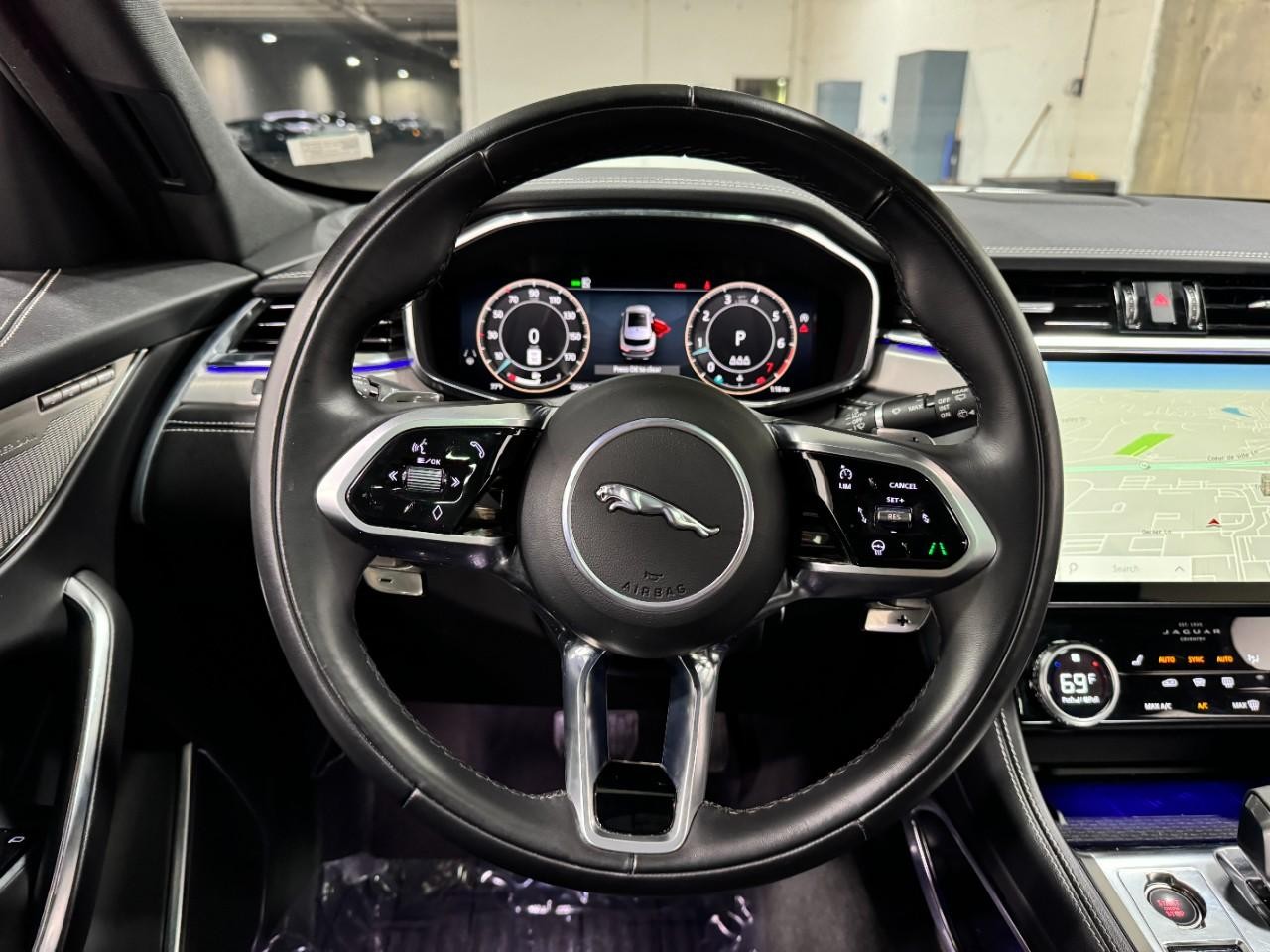 Jaguar F-Pace Vehicle Full-screen Gallery Image 13