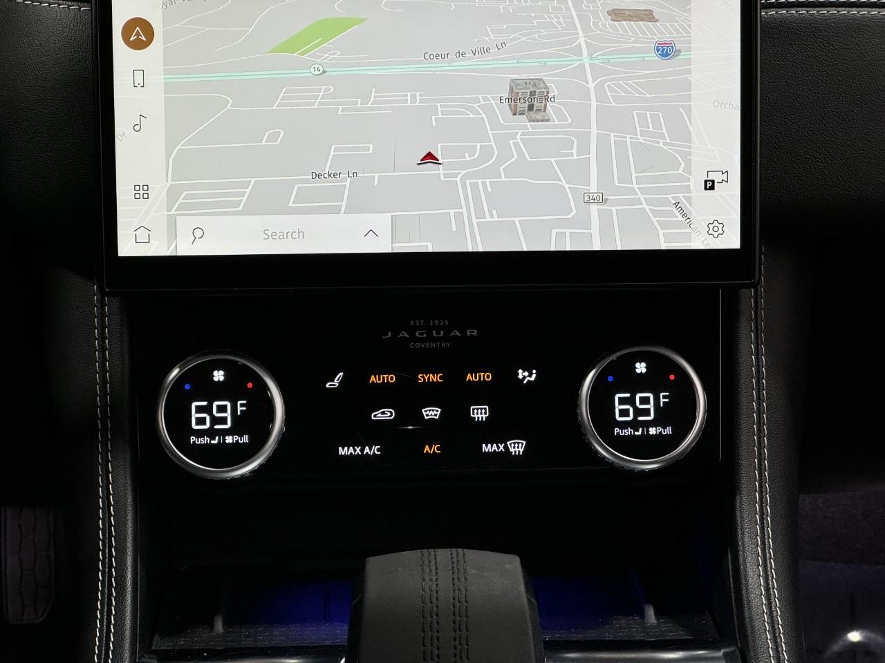 Jaguar F-Pace Vehicle Full-screen Gallery Image 15