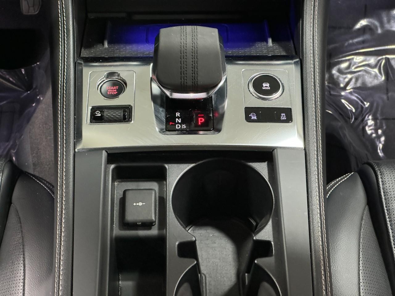 Jaguar F-Pace Vehicle Full-screen Gallery Image 16