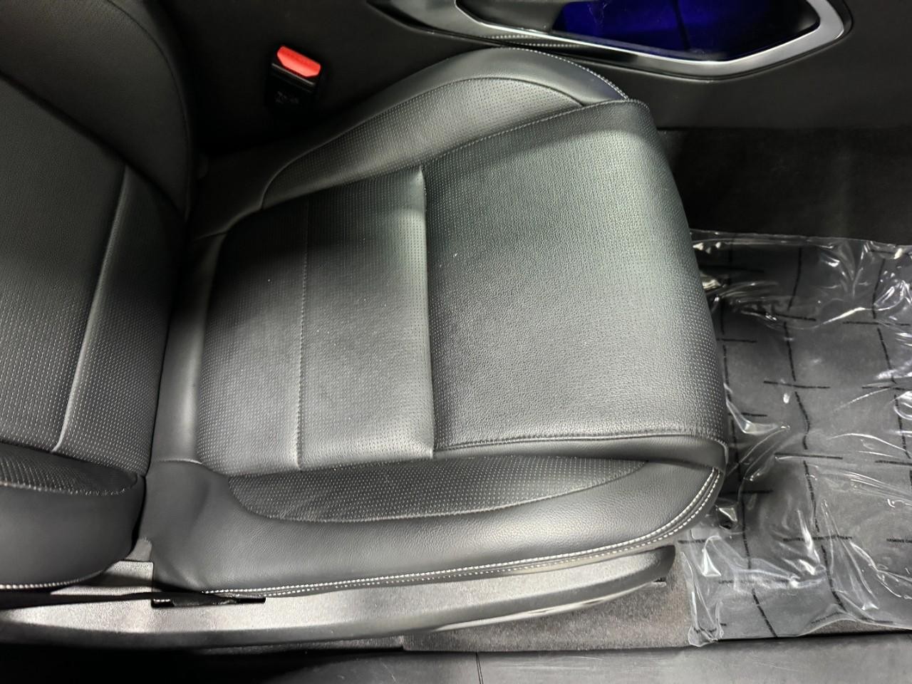 Jaguar F-Pace Vehicle Full-screen Gallery Image 19