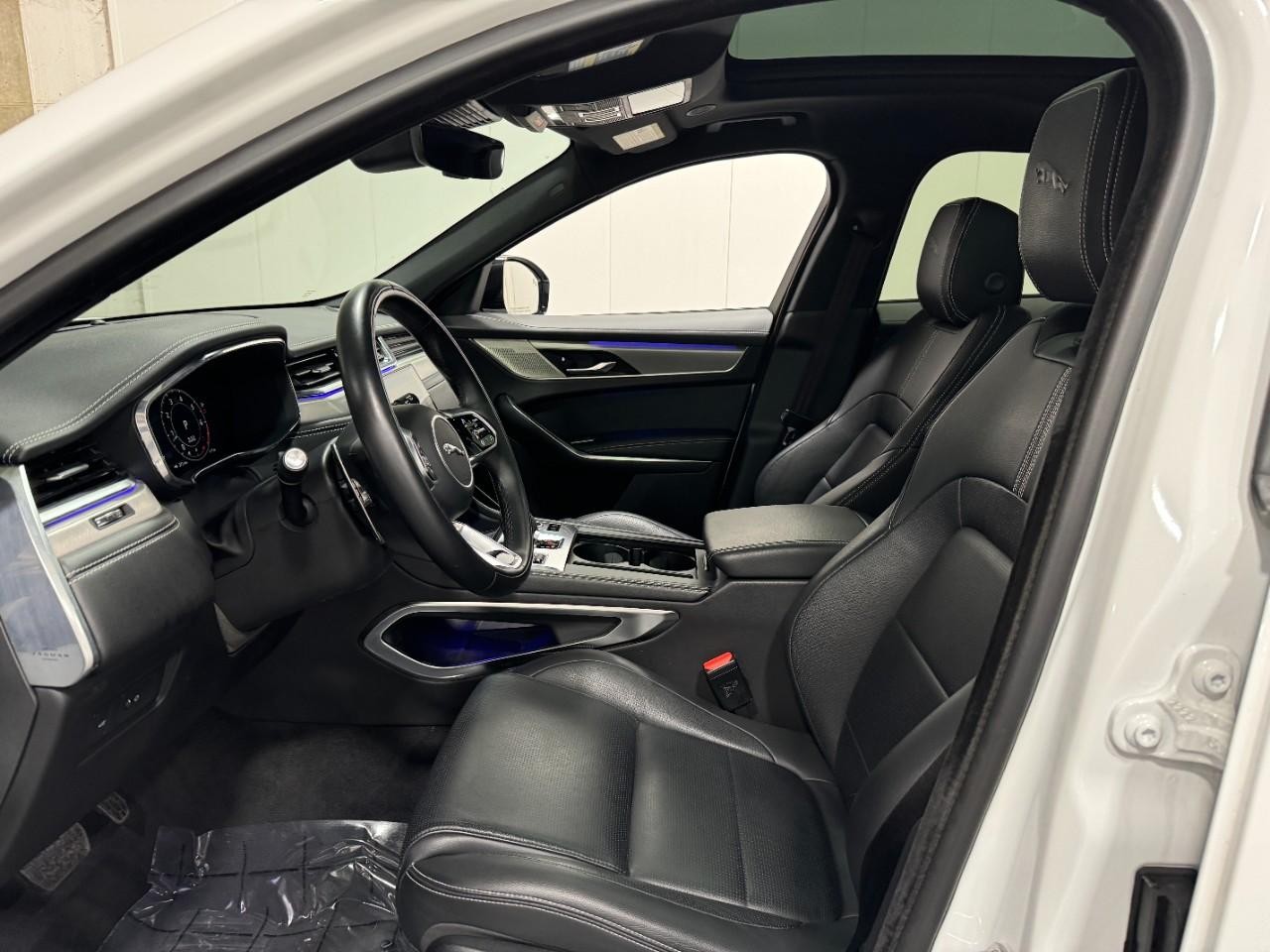 Jaguar F-Pace Vehicle Full-screen Gallery Image 26