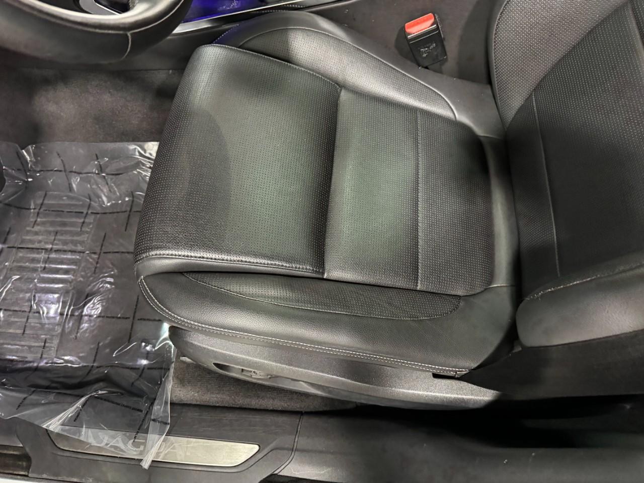 Jaguar F-Pace Vehicle Full-screen Gallery Image 27