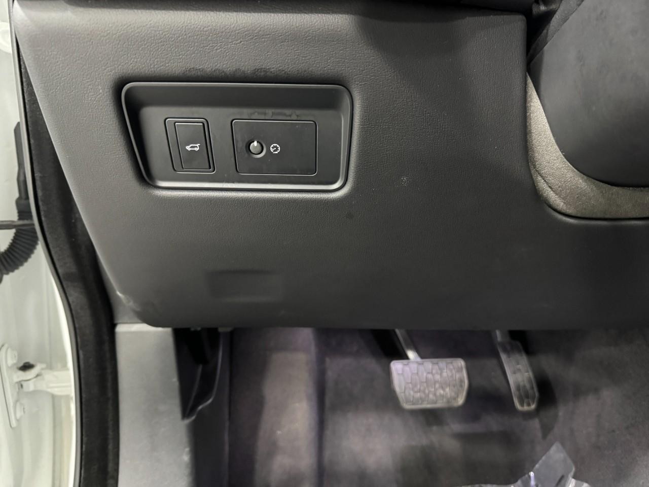 Jaguar F-Pace Vehicle Full-screen Gallery Image 29