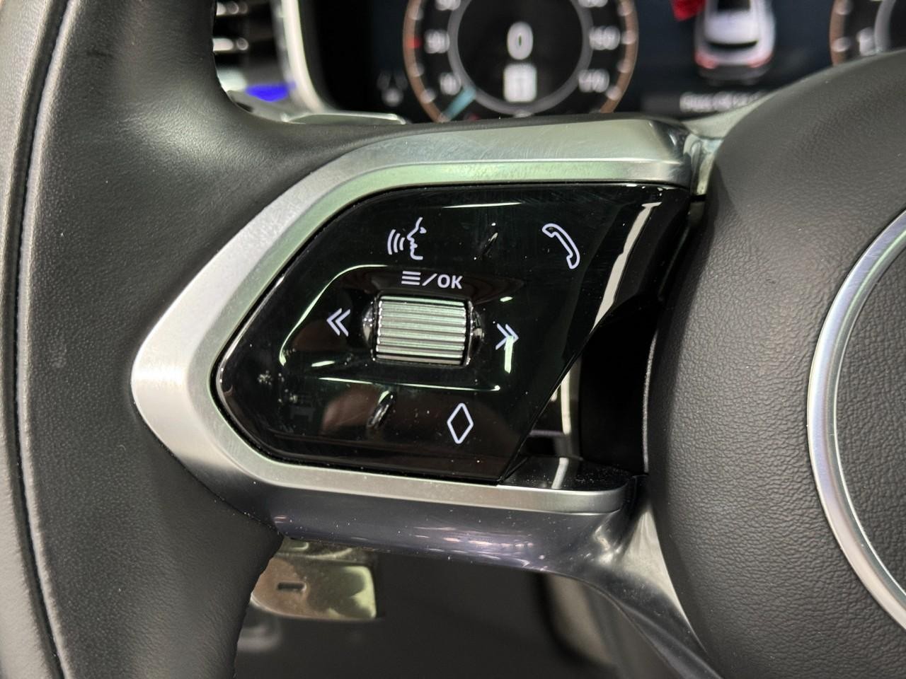 Jaguar F-Pace Vehicle Full-screen Gallery Image 30