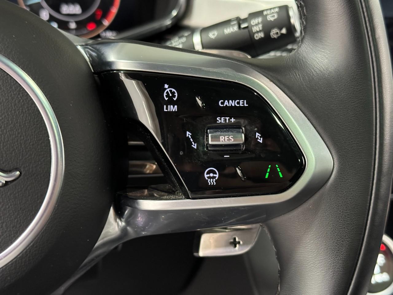 Jaguar F-Pace Vehicle Full-screen Gallery Image 31