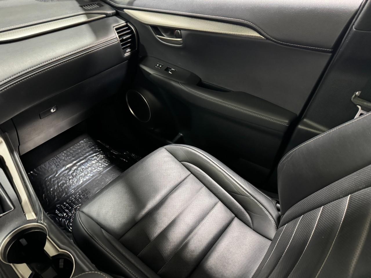 Lexus NX Vehicle Full-screen Gallery Image 16