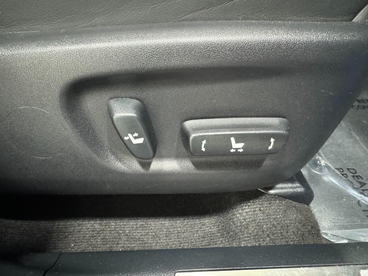 Lexus NX Vehicle Full-screen Gallery Image 19