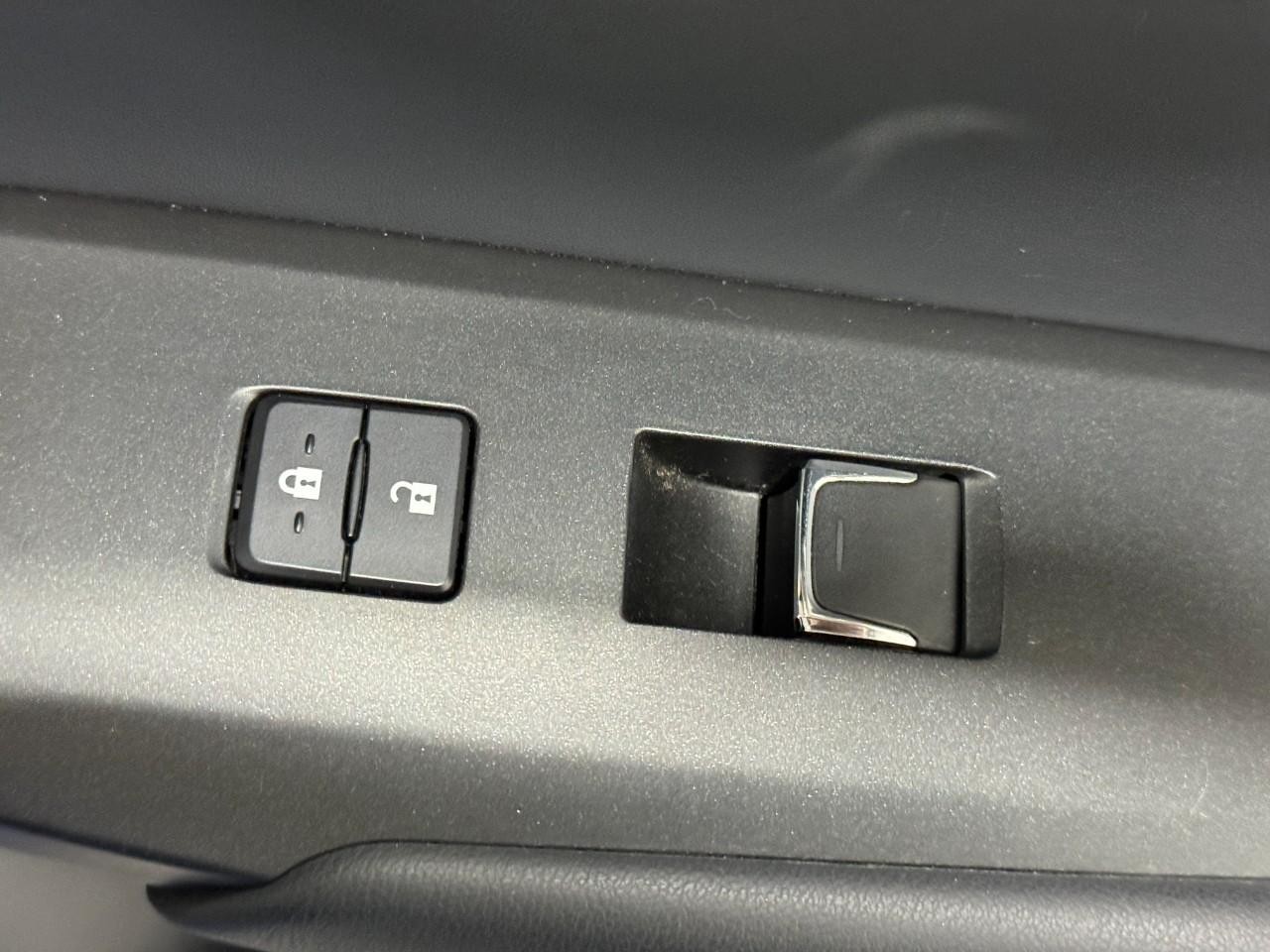 Lexus NX Vehicle Full-screen Gallery Image 20