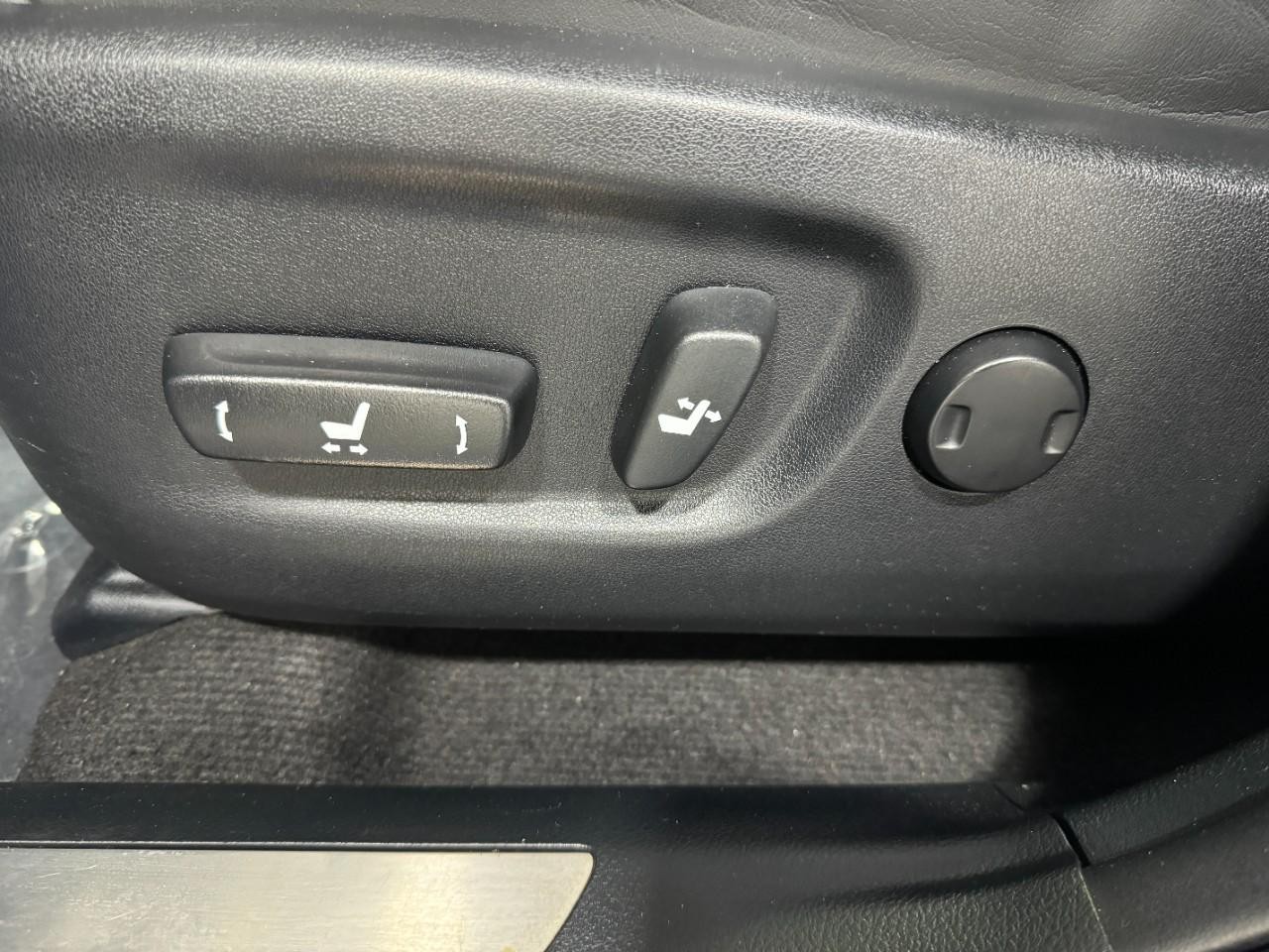 Lexus NX Vehicle Full-screen Gallery Image 24