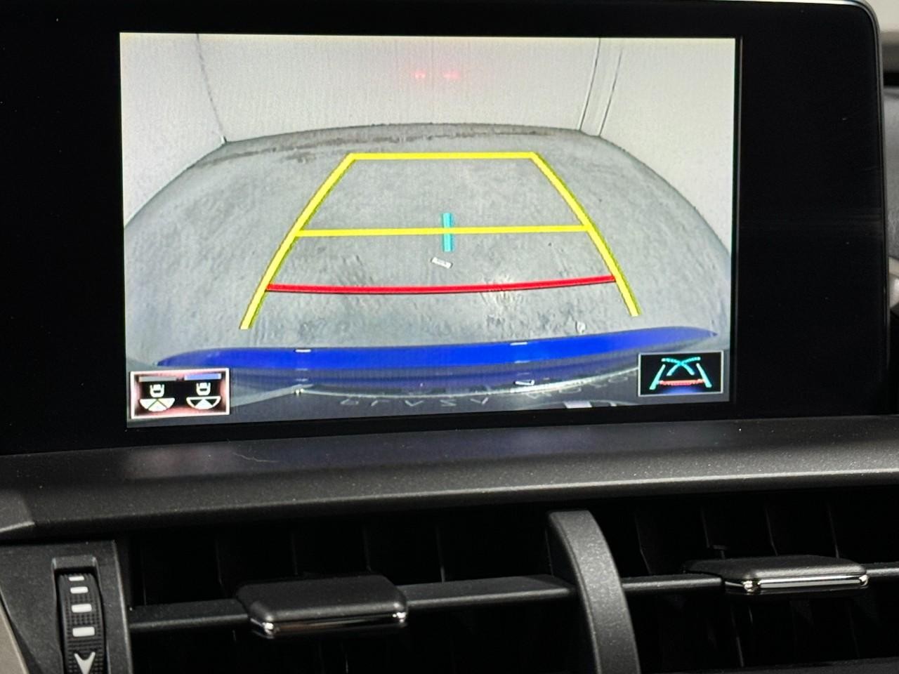 Lexus NX Vehicle Full-screen Gallery Image 30